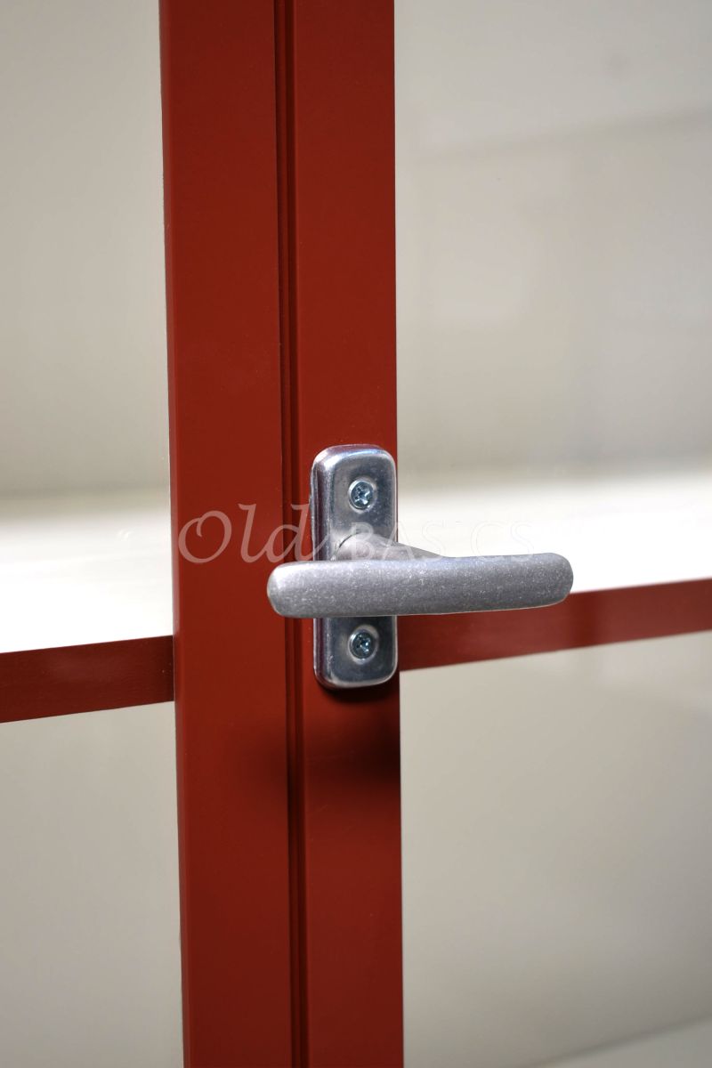 Detail van Apothekerskast Demi, 2 deuren, RAL3009, rood, materiaal staal